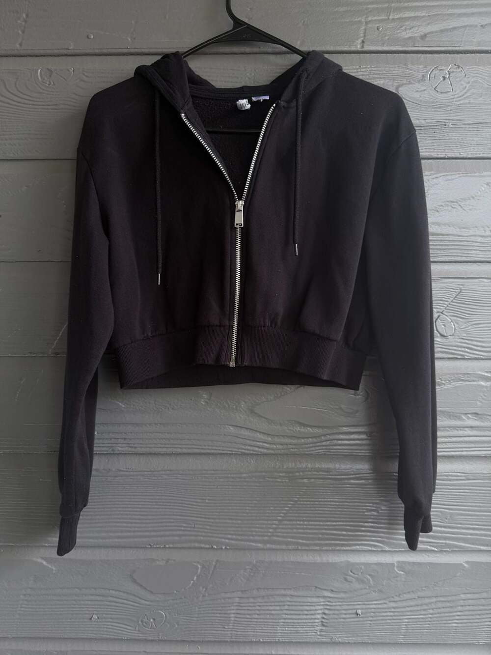 H&M Divided Black Full-Zip Cropped Hoodie